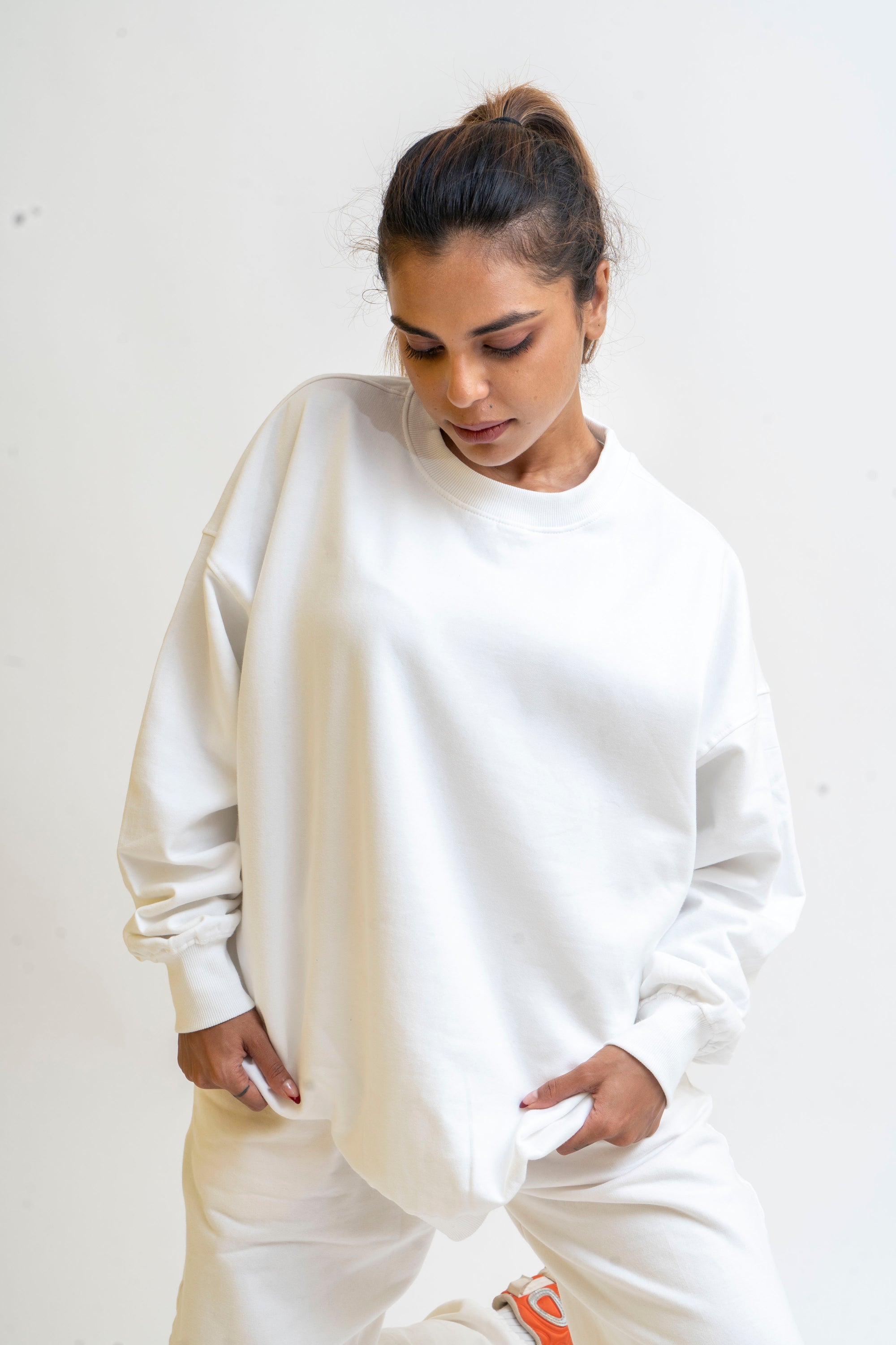 Women Oversized White Unfoml Sweatshirt